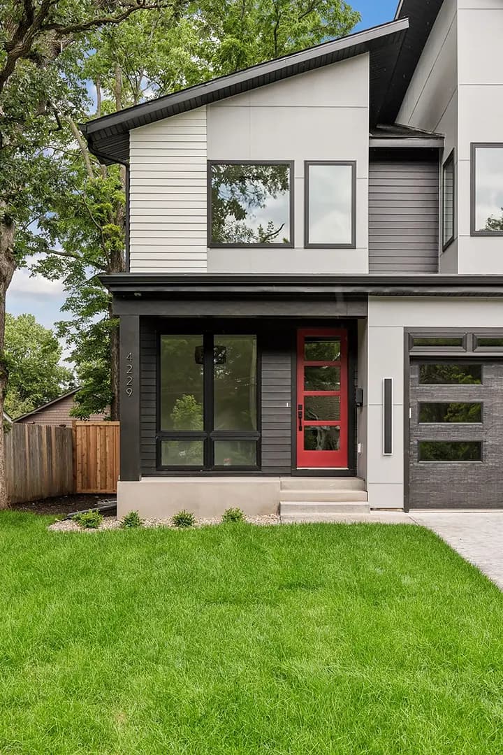 Additional exterior view of France Ave S in Minneapolis, Minnesota, featuring James Hardie Lap Siding and James Hardie Panels.