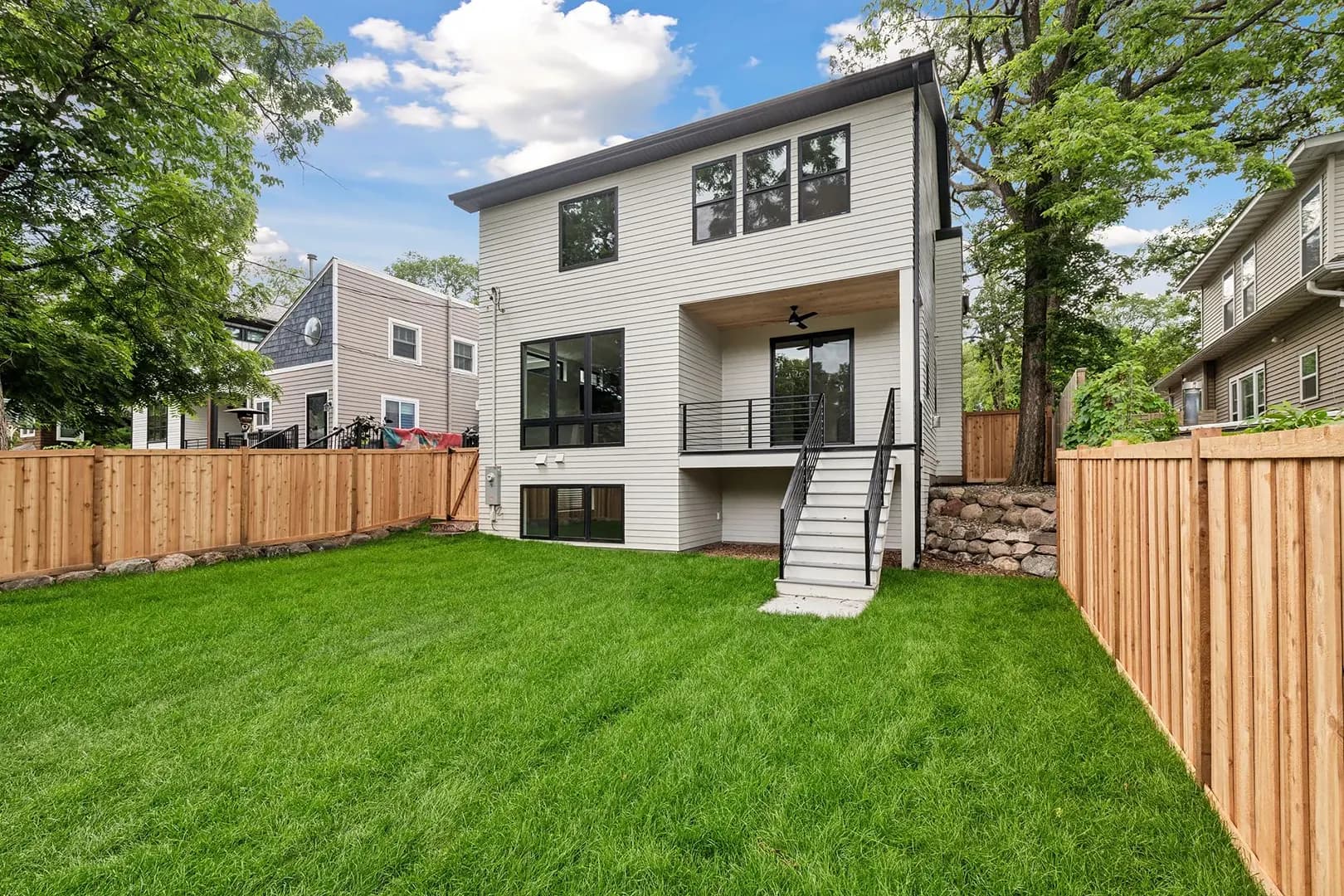 Additional exterior view of France Ave S in Minneapolis, Minnesota, featuring James Hardie Lap Siding and James Hardie Panels.
