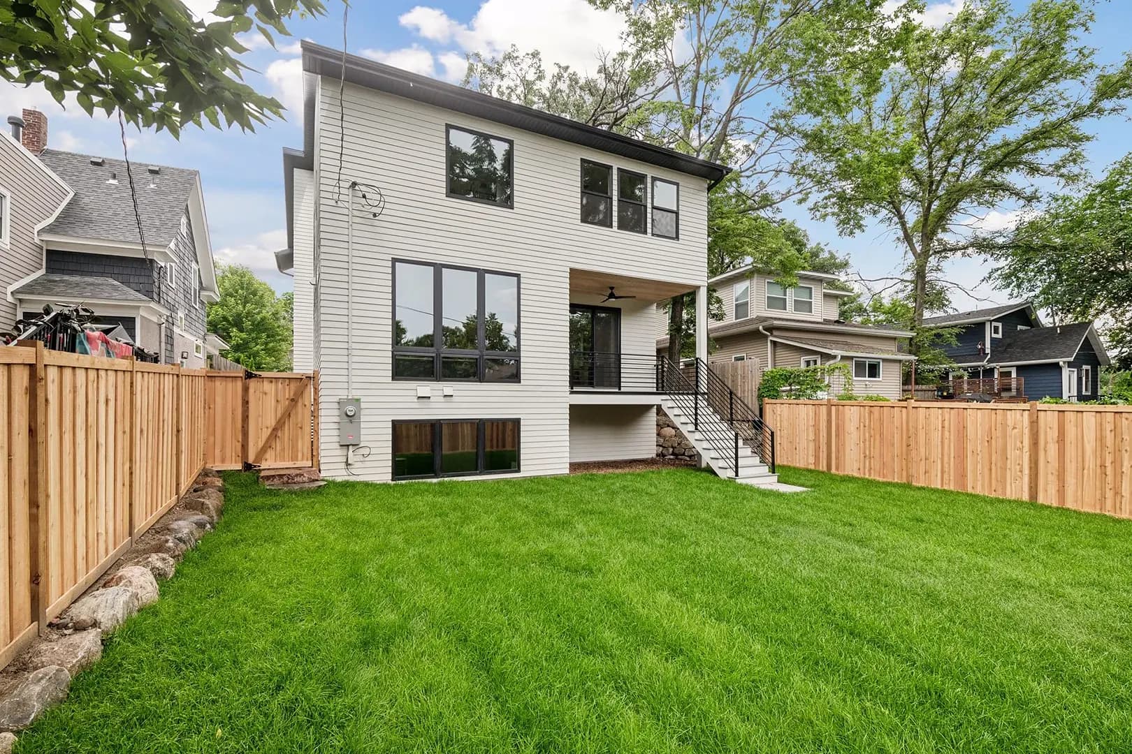 Additional exterior view of France Ave S in Minneapolis, Minnesota, featuring James Hardie Lap Siding and James Hardie Panels.