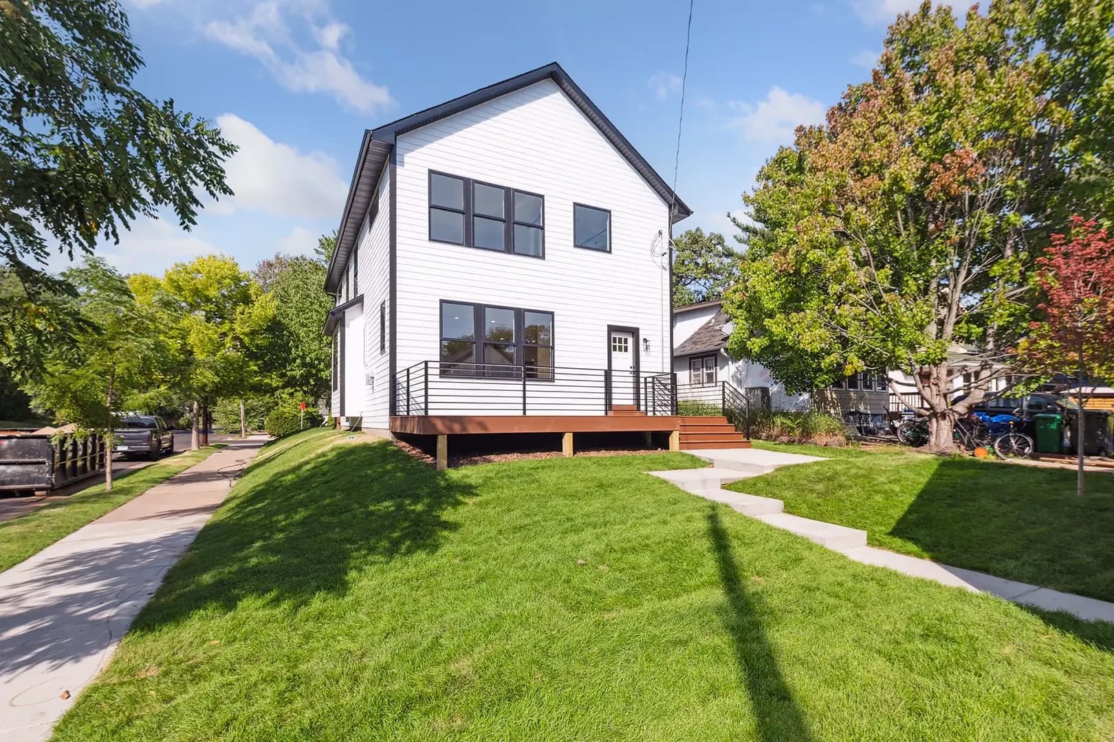 Additional exterior view of 43rd Ave S in Minneapolis, Minnesota, featuring James Hardie Lap Siding and Natural Wood Accent Panel.