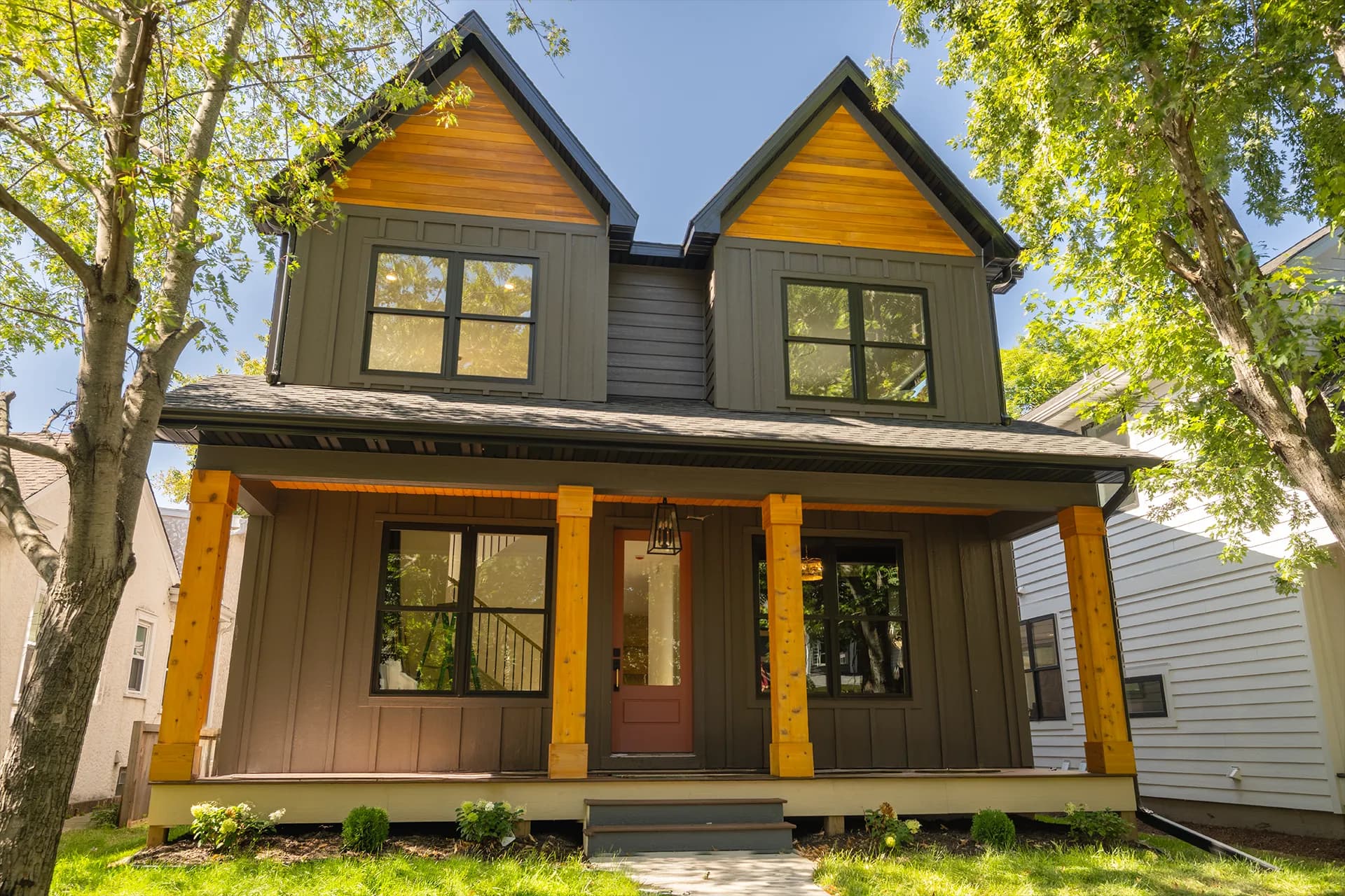 Front exterior view of Chowen Ave S in Minneapolis, Minnesota, featuring LP SmartSide Lap Siding and LP SmartSide Vertical Panels.