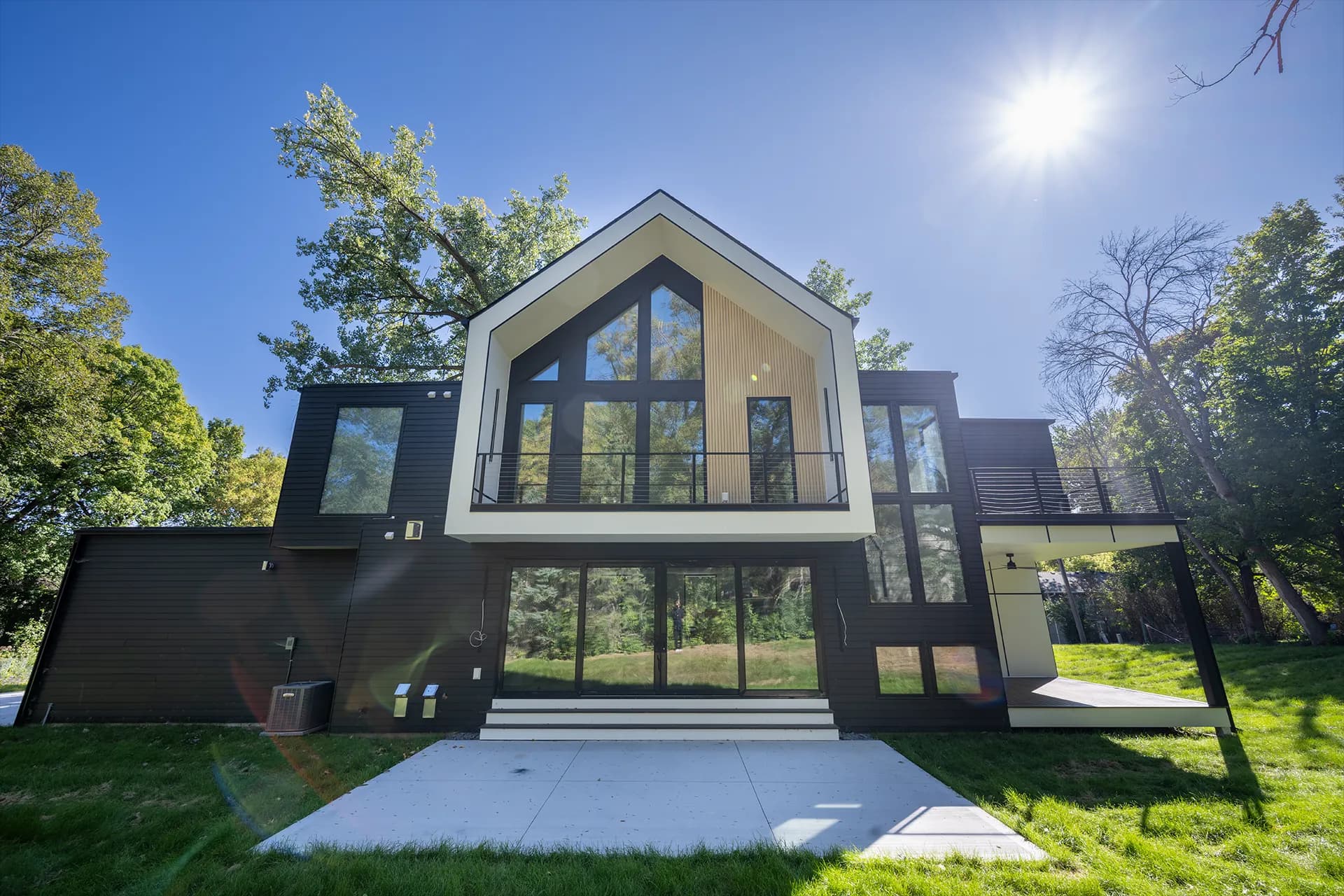 Rear exterior view of Chanhassen Construction in Chanhassen, Minnesota, featuring LP Lap Siding and LP Vertical Panels.