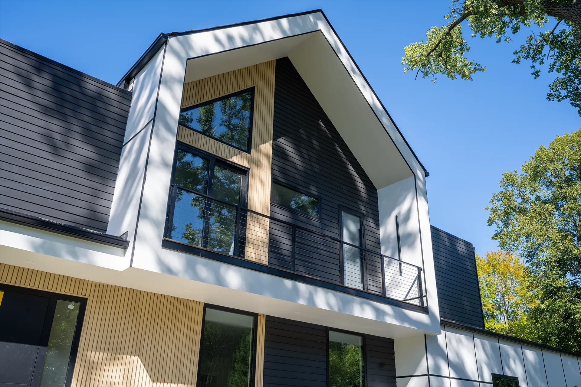 Front exterior view of Chanhassen Construction in Chanhassen, Minnesota, featuring LP Lap Siding and LP Vertical Panels.