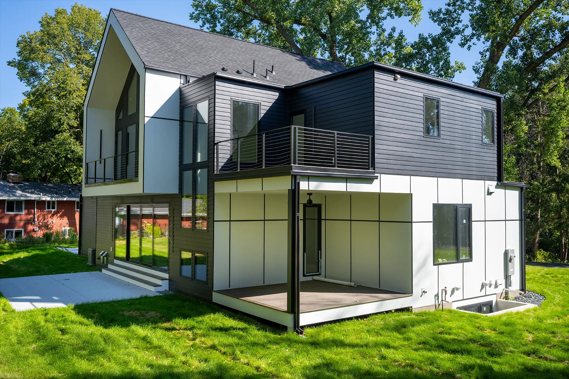 Rear exterior view of Chanhassen Construction in Chanhassen, Minnesota, featuring LP Lap Siding and LP Vertical Panels.