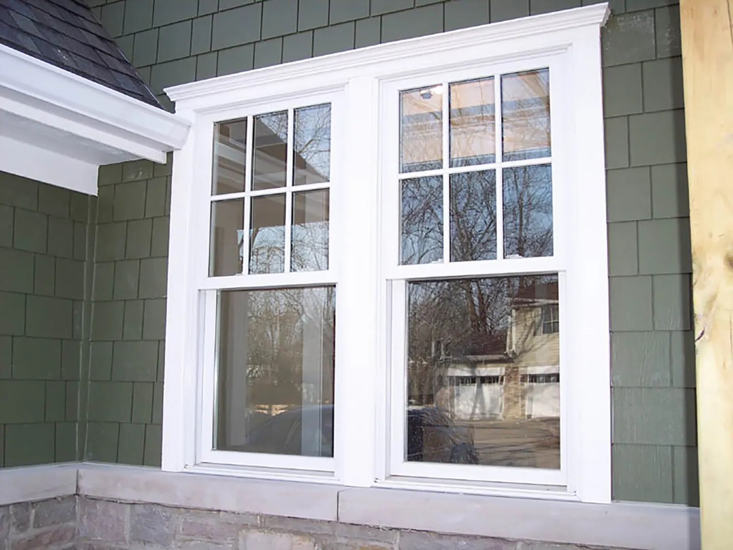 Double-hung replacement window