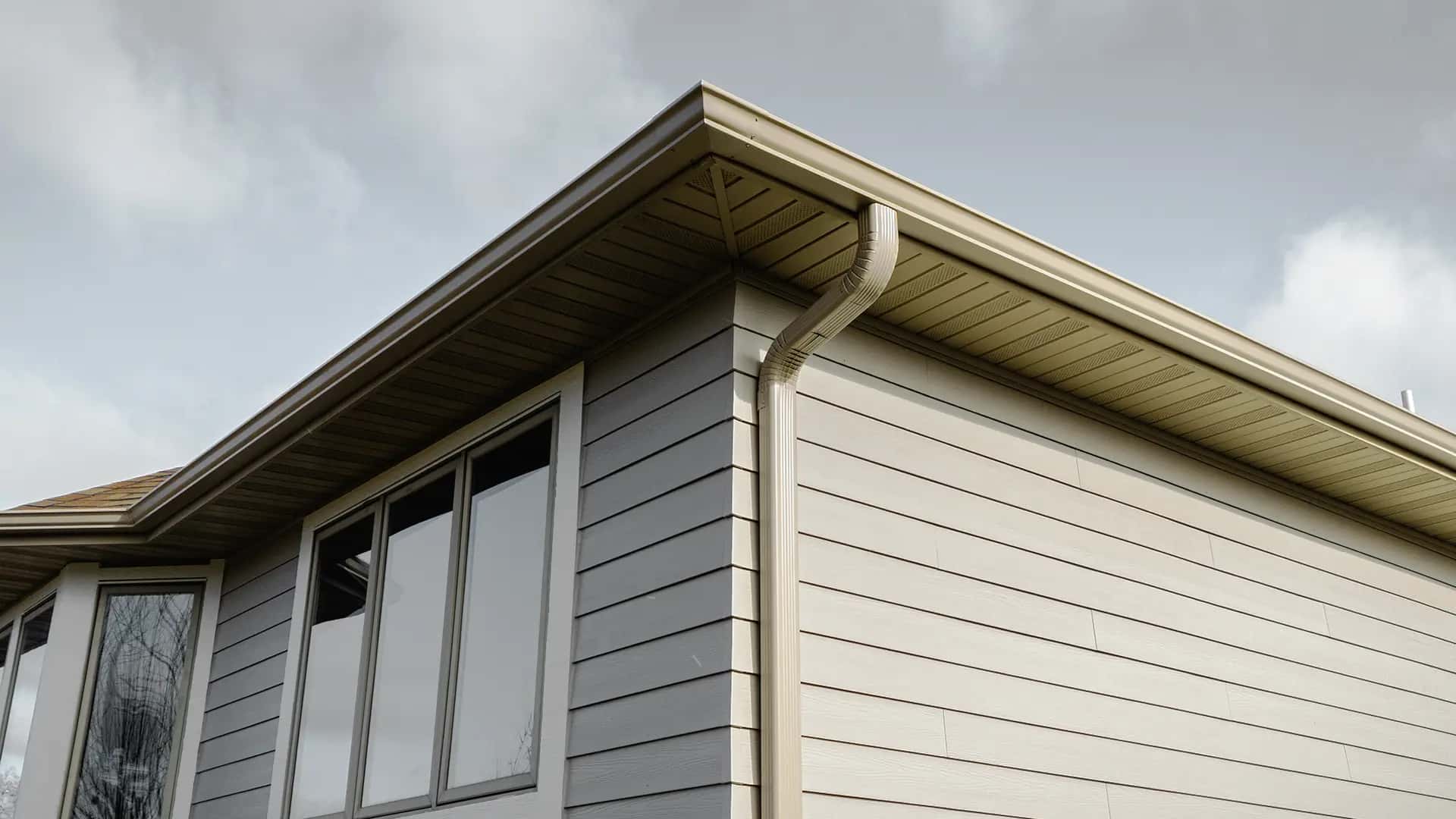 Seamless gutter installation